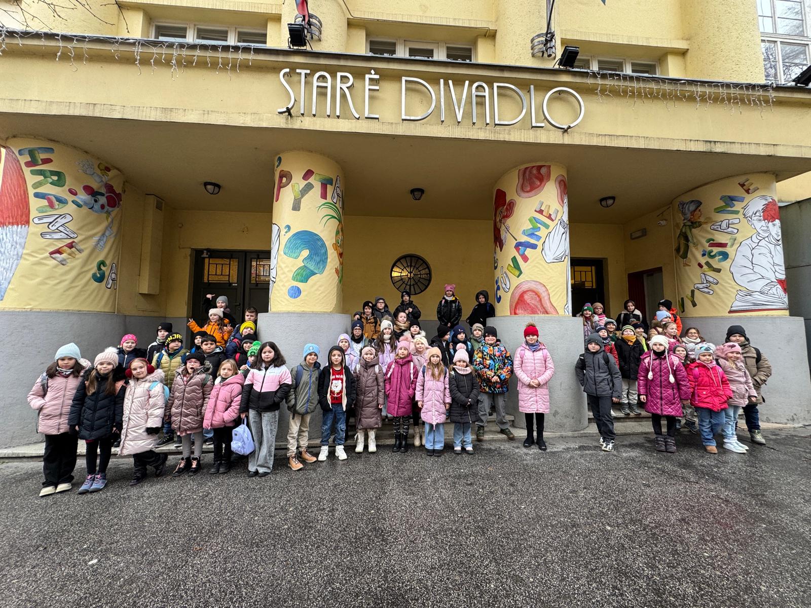 ✨ Tretiaci a štvrtáci v divadle! ✨