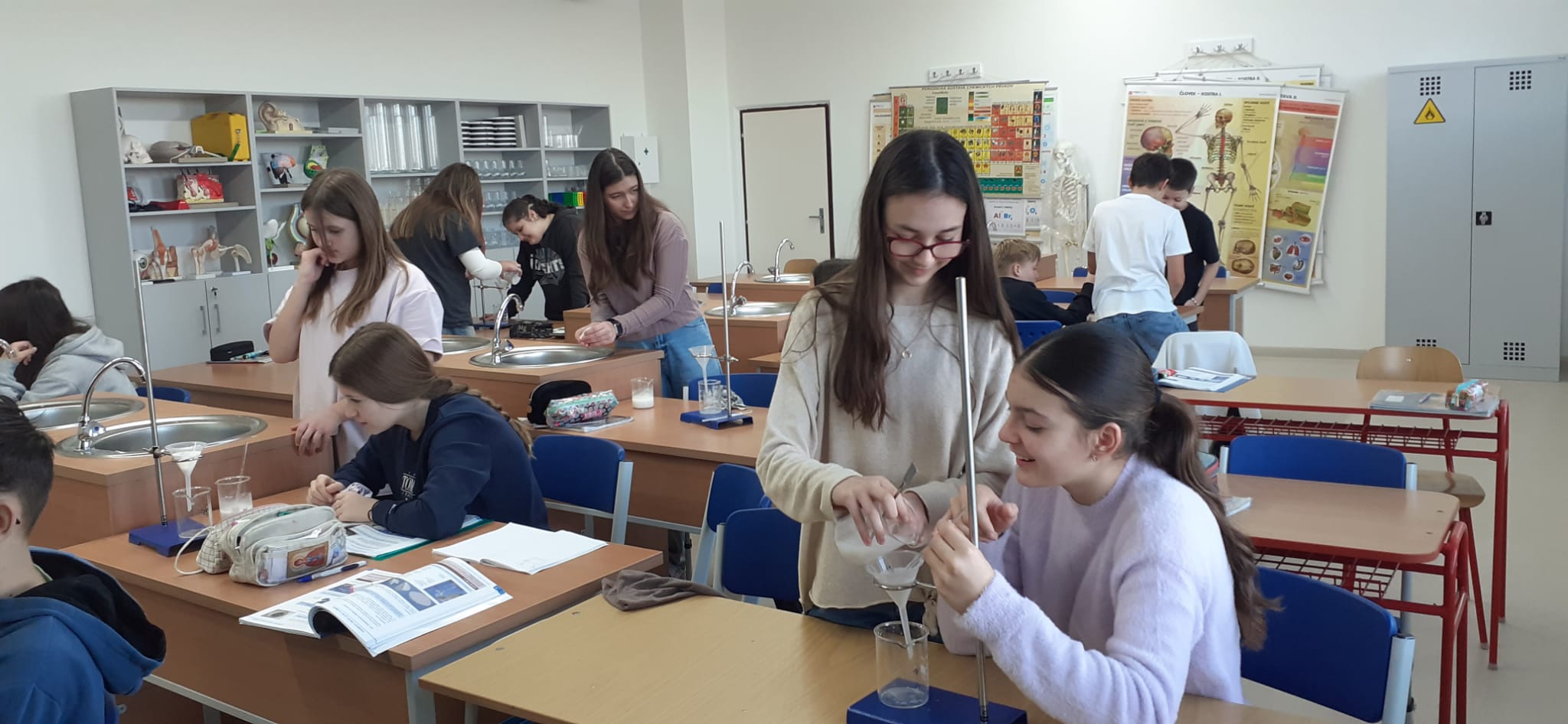 Na hodinách chémie